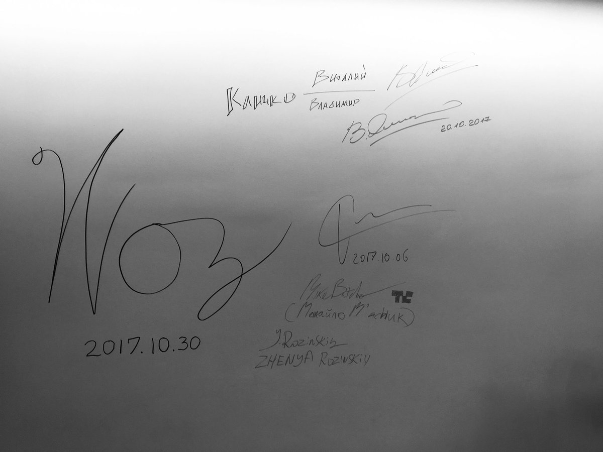 UNIT_Factory's tweet photo. Колекція автографів в #UNIT_Factory поповнюється. #Klitschko #authograph #education #programming #IT #guests https://t.co/2t54BWupCF