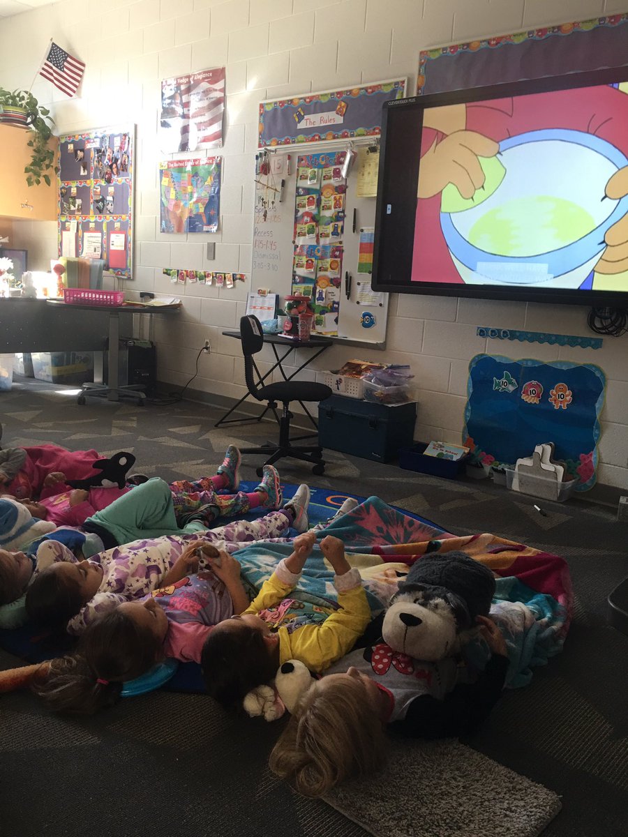MrsSusor's tweet photo. Pizza Party in our Pajamas ? Don't mind if we do 😊😊😊😊! What a fun Friday! #onerangernation https://t.co/sR5IxnLaPB