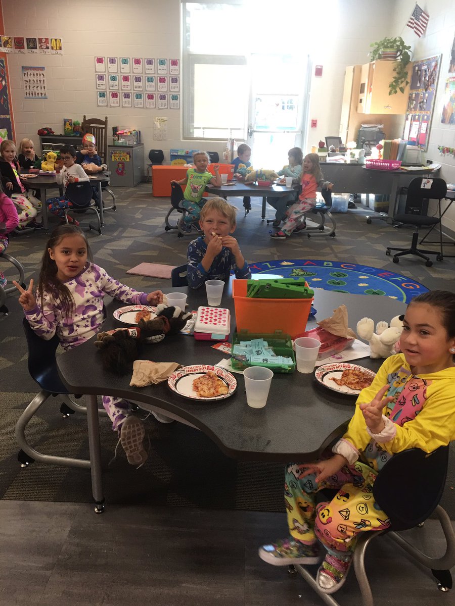 MrsSusor's tweet photo. Pizza Party in our Pajamas ? Don't mind if we do 😊😊😊😊! What a fun Friday! #onerangernation https://t.co/sR5IxnLaPB