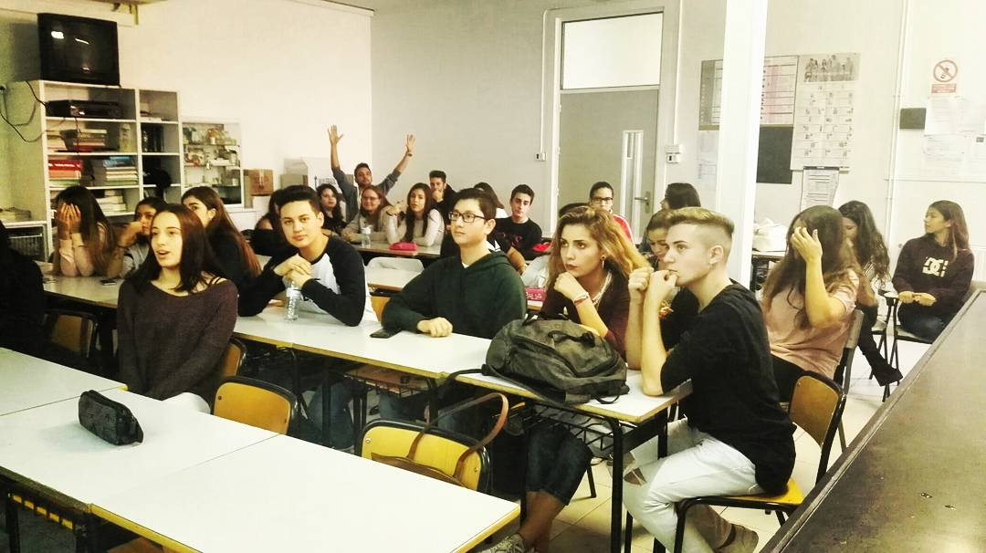 EducemGran's tweet photo. Avui superconcurs #Jeopardy amb @flipquiz sobre material de #laboratori a #FAR1!
Molta tensió😫😫😫 però finalment hem tingut uns guanyadors! https://t.co/CAYPZcOHBZ