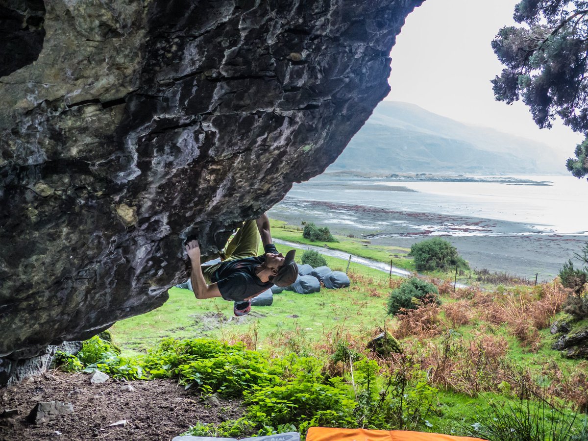 📷 From inside the cave on my First Ascent of "Rebels hideout" 7C.
Isle of Mull, Scotland. 
#hobbitlife #takemeback #hebrides #newrouting