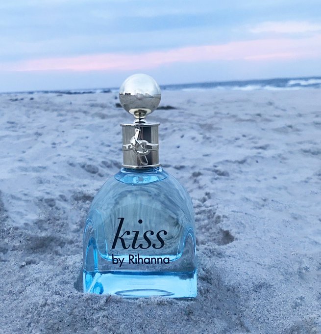 Skai_Rihanna's tweet photo. Best female fragrance✌✌✌✌✌✌✌✌✌✌ https://t.co/JAwEKHXtAq