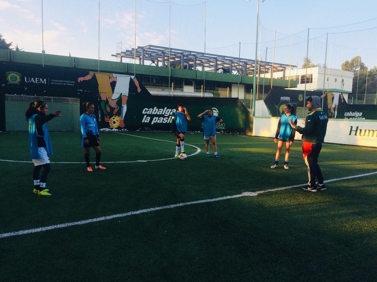 PotrasFCUAEM's tweet photo. Terminamos los entrenamientos de esta semana en la #UDALM. Cada día esforzándonos por ser mejores.
#ActitudPotro
⚽️🐎 https://t.co/zxJ1ZFOffG