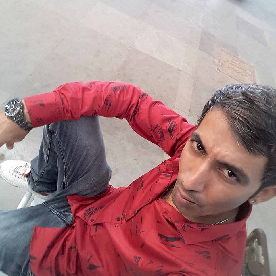 GovindCBhanush2's tweet photo. સંબંધો નું માન રાખું છું #સાહેબ....

     બાકી હું હારૂ એ વાત મા દમ નથી........ 
☺happy new year all frends https://t.co/Msnq0J2DgJ