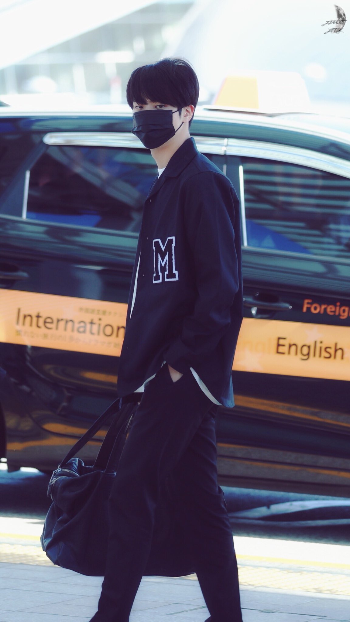 Bangtan Style⁷ (slow) on X: BTS at Incheon Airport 220419