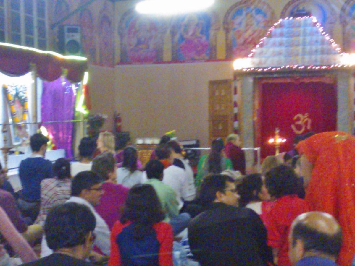 Deevali im Tamilischen Tempel an der Hasenheide. Hier ist die IT-Intelligenzia, viele Sprachen, guter Spirit.