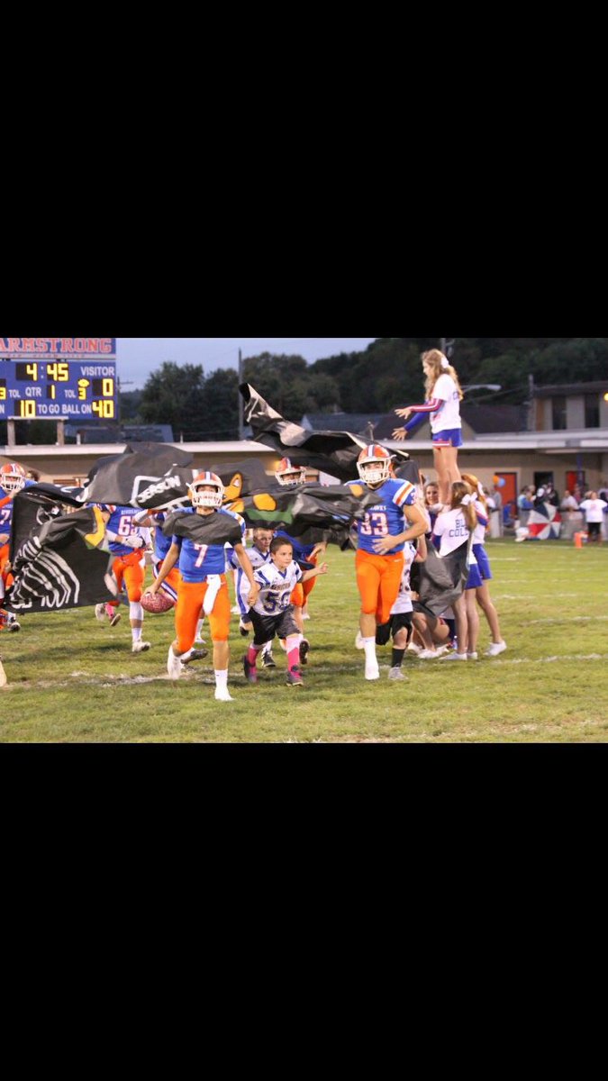 ZaneDudek33's tweet image. Can’t believe tonight’s the last game ever on this field. Not in ideal shape 😂 but our true home field advantage. Send it out right boys 🏈👍🏾