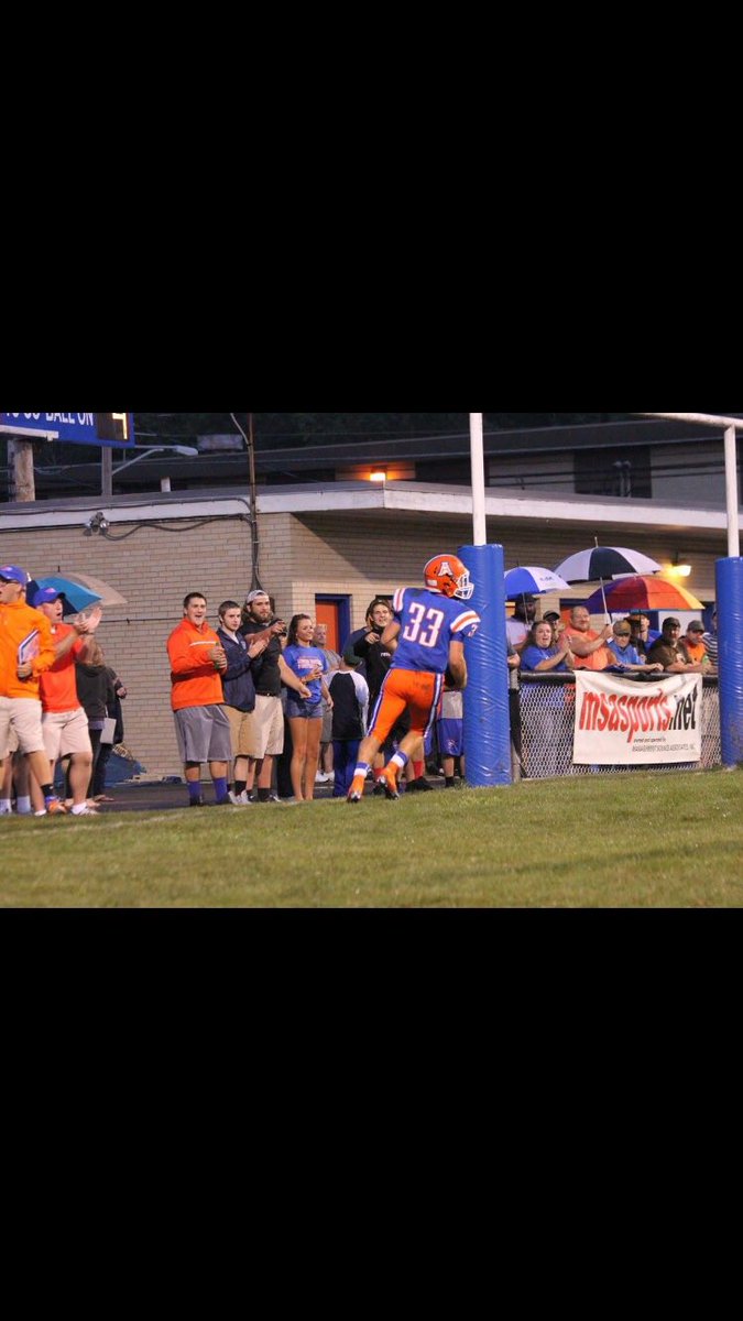 ZaneDudek33's tweet image. Can’t believe tonight’s the last game ever on this field. Not in ideal shape 😂 but our true home field advantage. Send it out right boys 🏈👍🏾