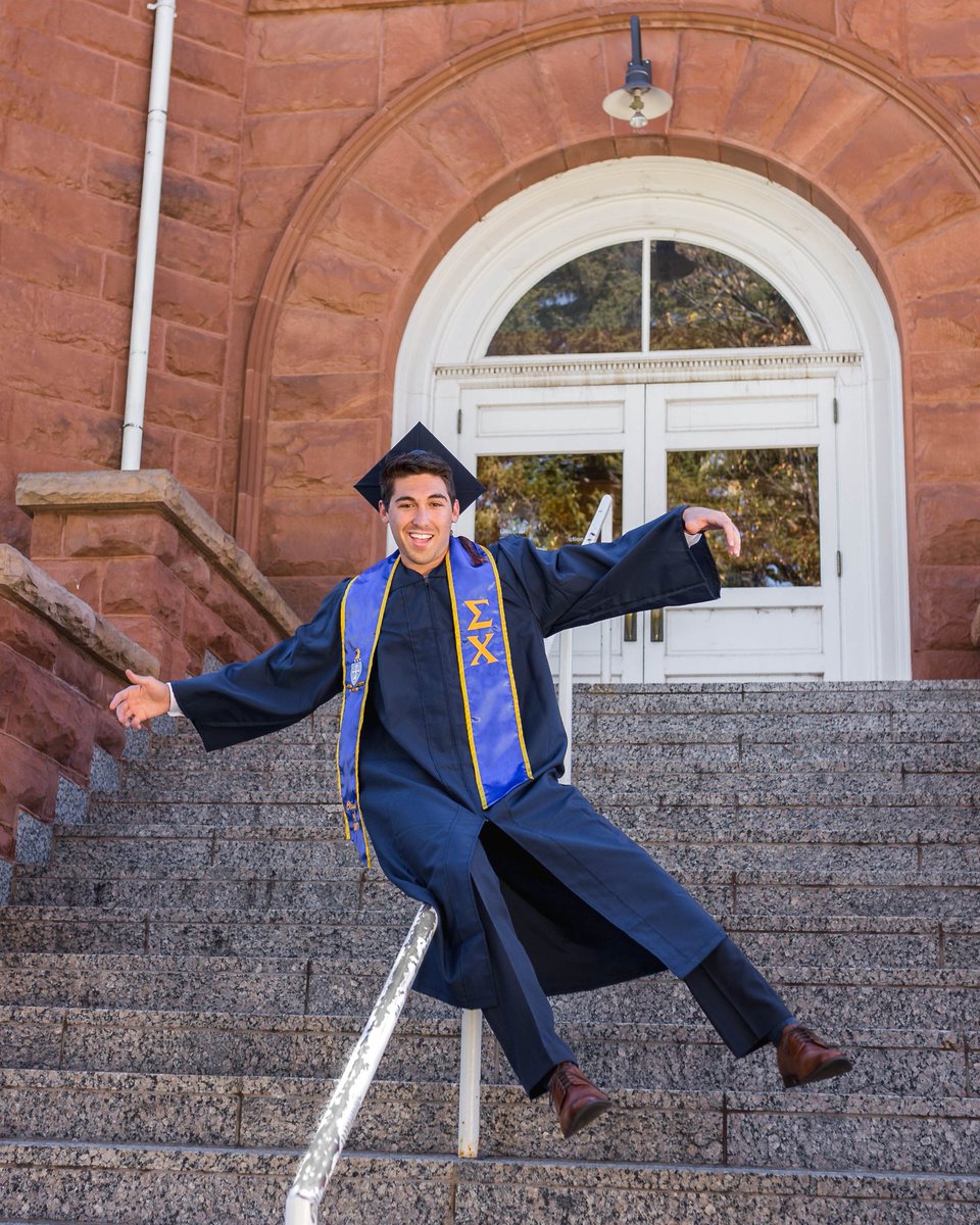 VividlyRah's tweet photo. Book us for your senior grad photos! @Shred_ed https://t.co/VdJelM86JU