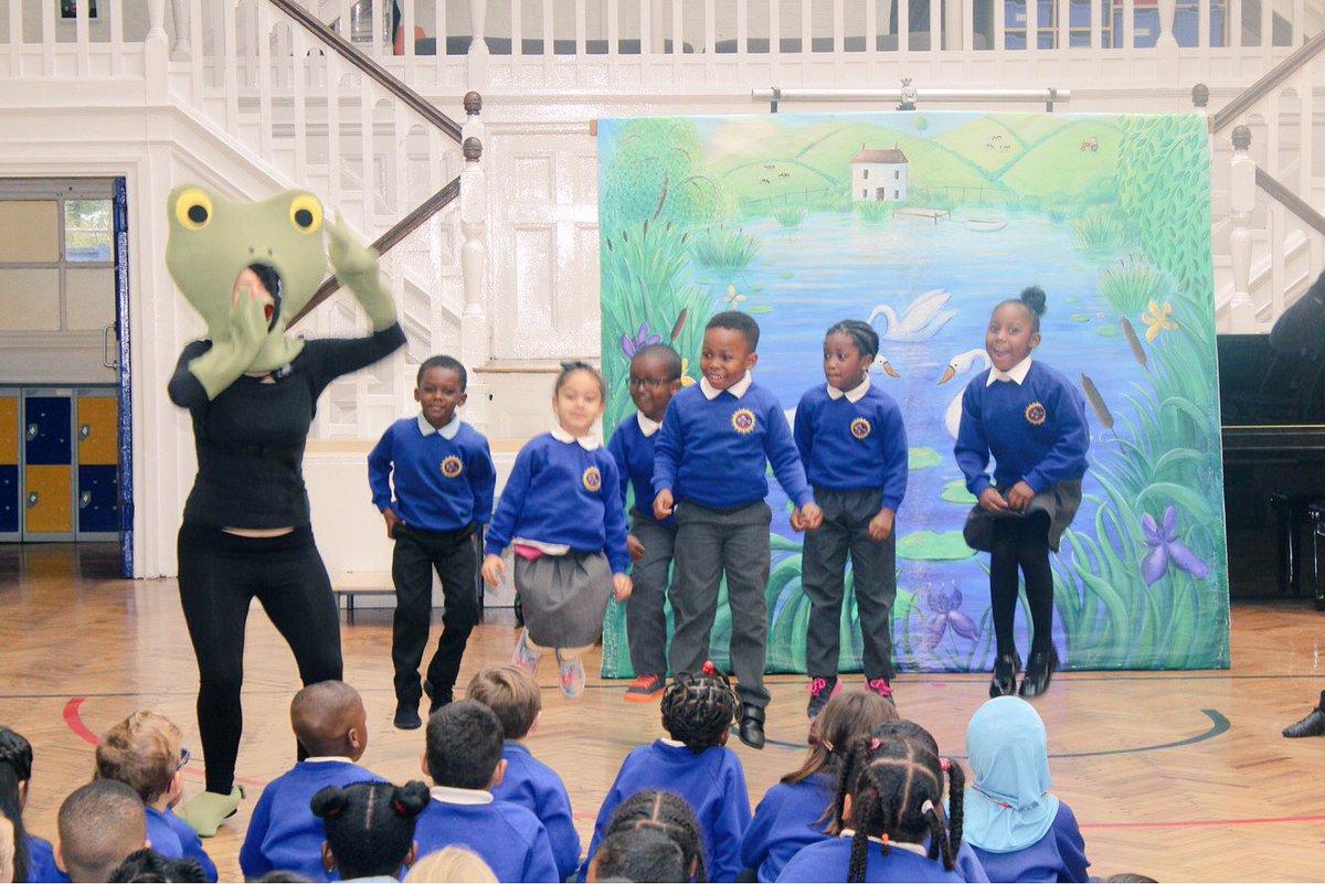 SunnyhillSW16's tweet photo. A big thank you to @aesopstheatre for visiting &amp; performing  #uglyduckling today with #Year1&amp;2  #traditionaltales #community #quackquack 🐥 https://t.co/p70t1E7H9A