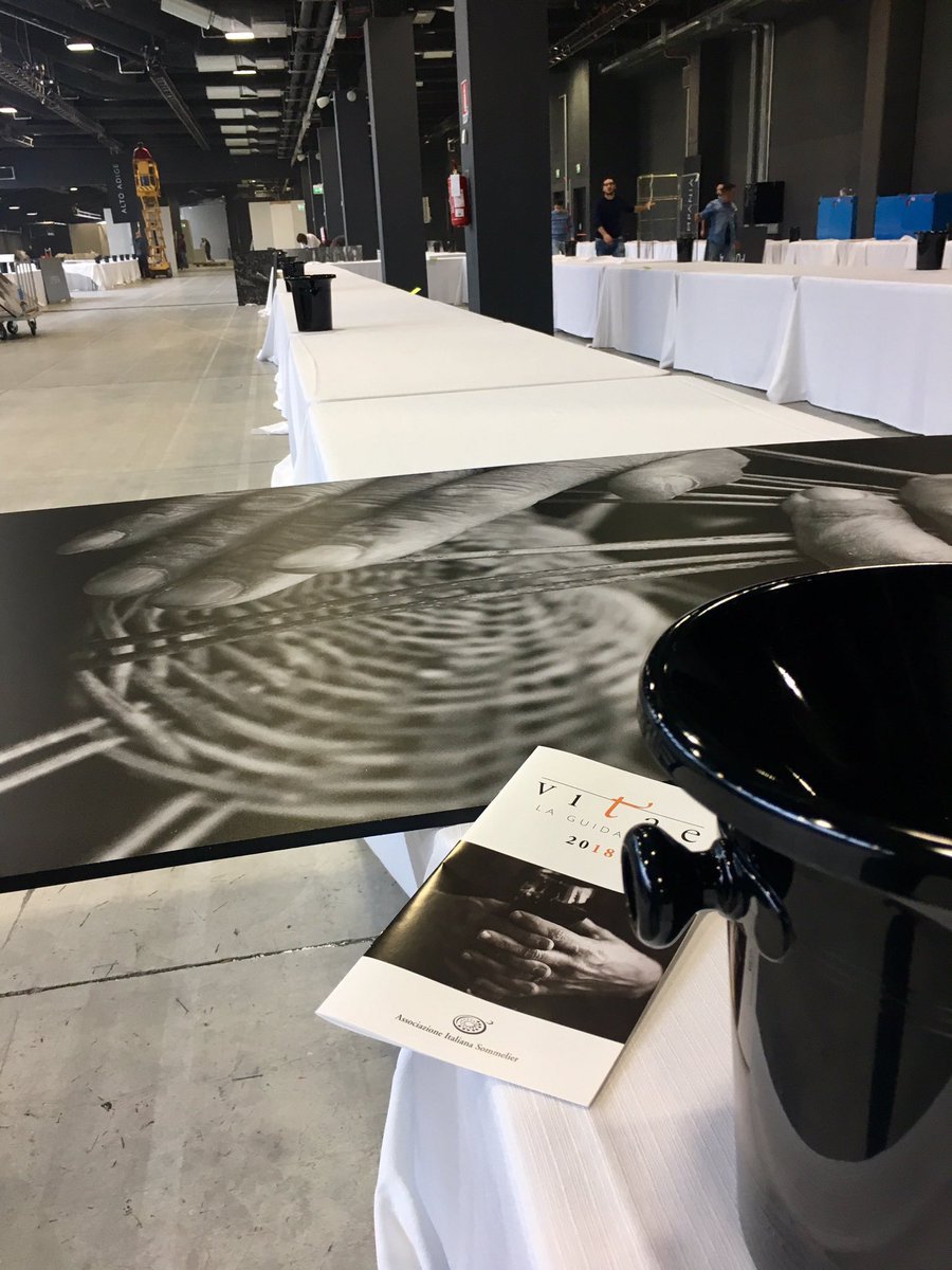 GentilEventi's tweet photo. Oggi set-up #GuidaVitae2018 per @ais_italy @AISMilano #workinprogress https://t.co/NhnhbDQZgF