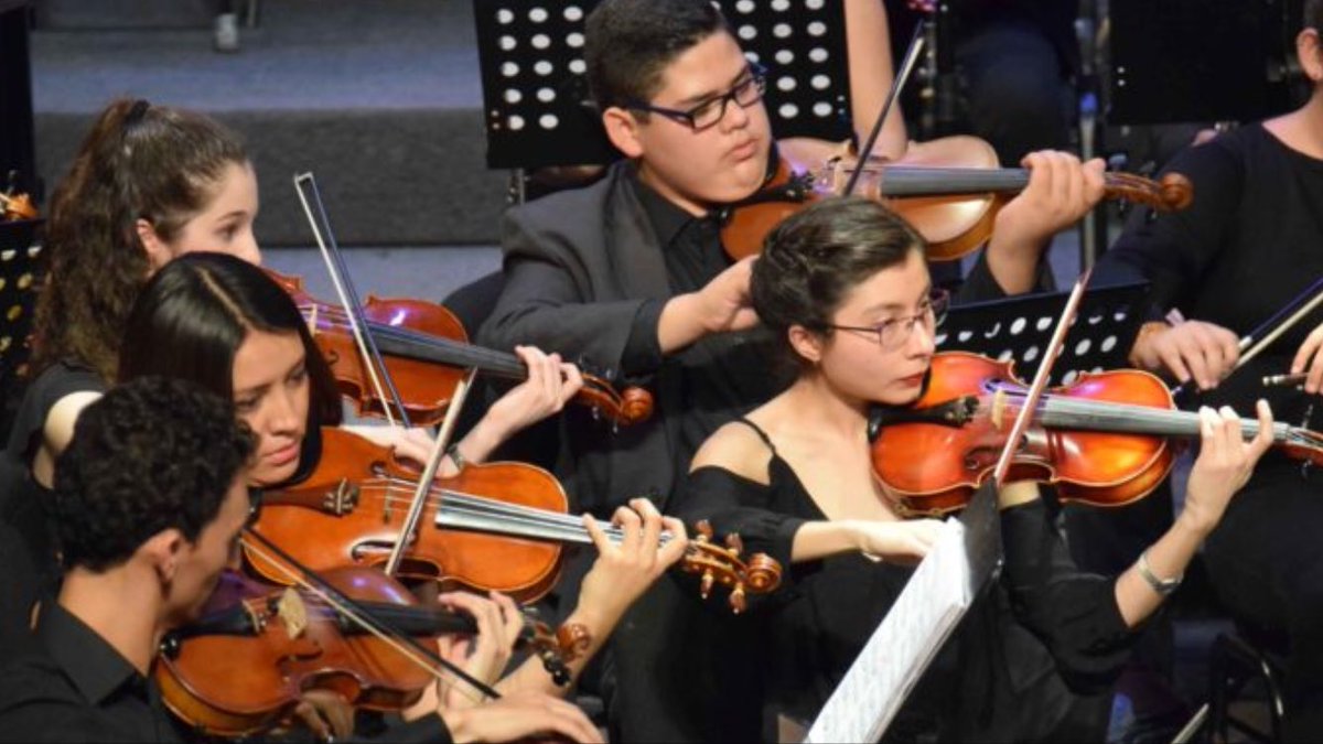 jonsnv's tweet photo. La #OSIJ presentó concierto en el @FIR2017 https://t.co/fI3egQQdCS vía @LaVozdeDurango https://t.co/5POFdIX3rI