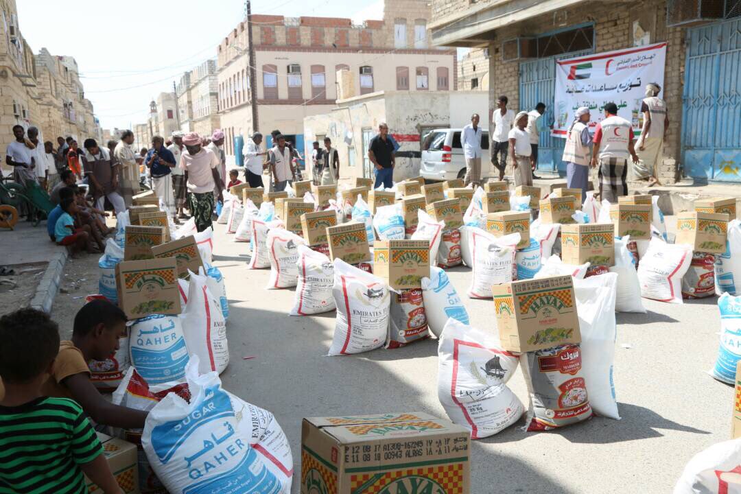 UAEAid's tweet photo. 15 thousand people benefited from #UAE_RedCrescent #Food_Program in #Rokab, #AlMukala as part of #UAE humanitarian support to #Yemen #UAEAid https://t.co/Gvc74czRCZ