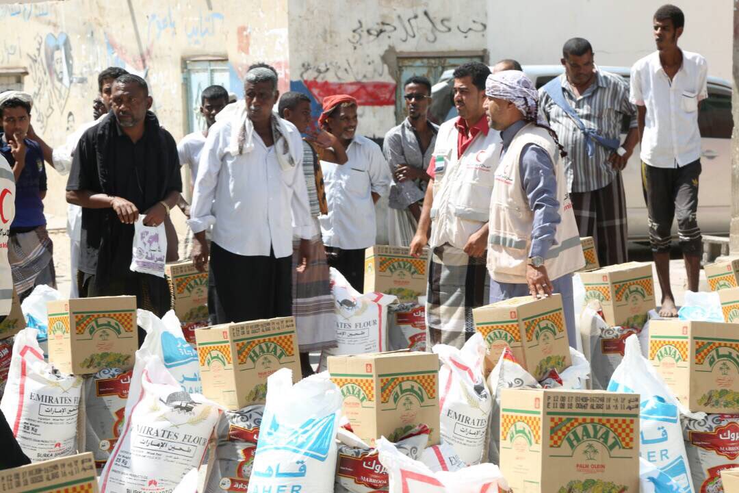 UAEAid's tweet photo. 15 thousand people benefited from #UAE_RedCrescent #Food_Program in #Rokab, #AlMukala as part of #UAE humanitarian support to #Yemen #UAEAid https://t.co/Gvc74czRCZ