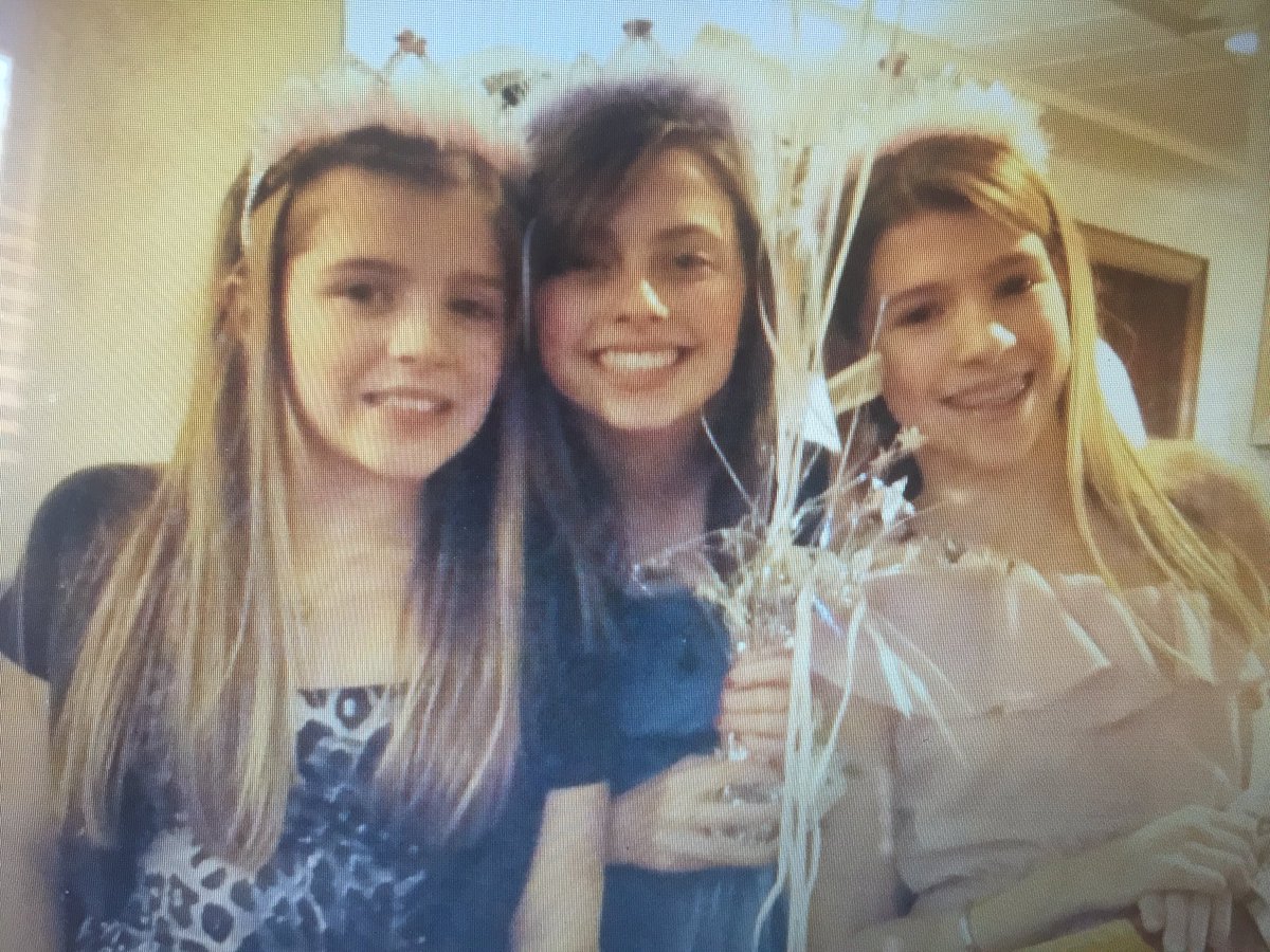 abbi_delmonte's tweet photo. Happy bday old friends!!! I miss seeing you guys all of the time, but I know you’re living it up at college..I hope you enjoy your day❤️❤️ https://t.co/r9dtT2TTZY