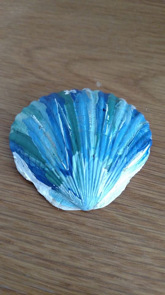 pacrocksva's tweet photo. Check out this beautiful painted shell Phoebe Wright found #pacrocks #paintedshell #prettyblue #shelllove https://t.co/DVwu0ARAwG