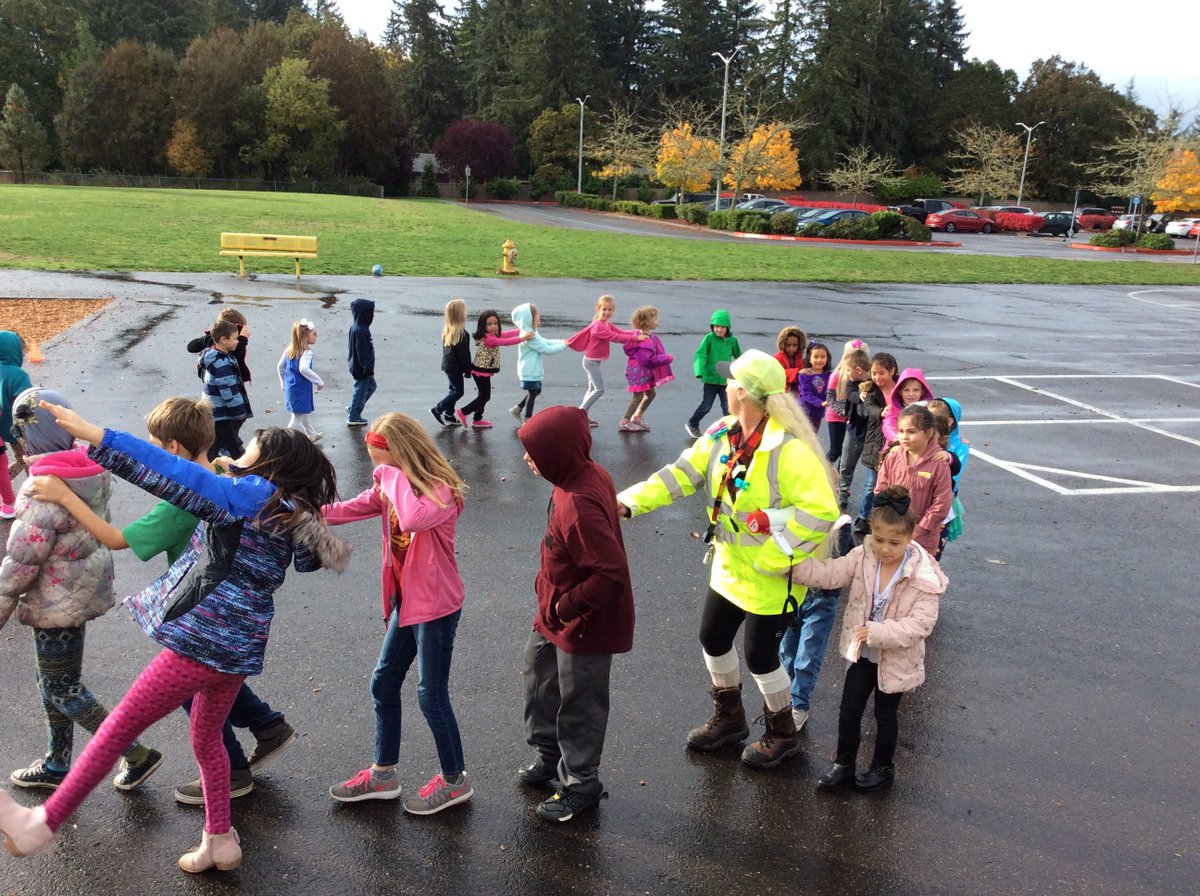 ImlayERC's tweet photo. Recess conga line ... I love Fridays! #teach imlay https://t.co/xMKn2jwVh4