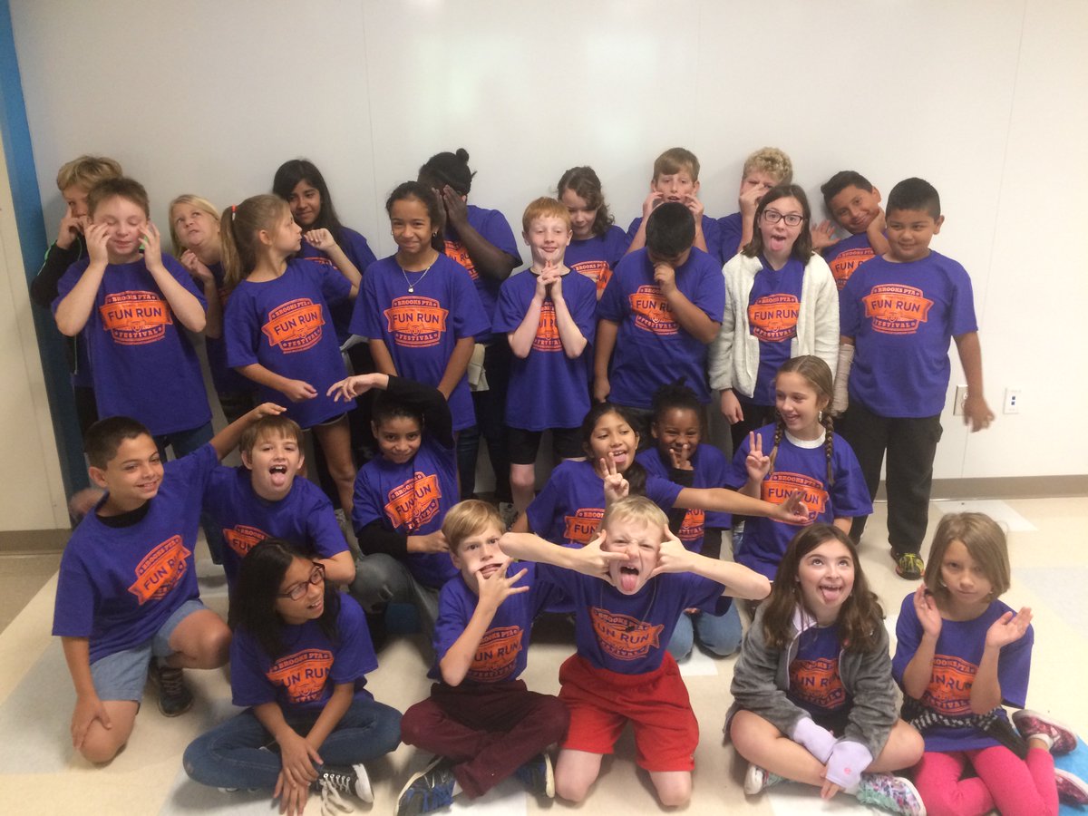 BrooksMuseumsES's tweet photo. Everyone is getting excited about the FUN RUN tomorrow.  11 am - 2 pm 3K, food trucks, games &amp; more! #BrooksFunRun @Brooks_PTA https://t.co/tSSYUFT9Dg