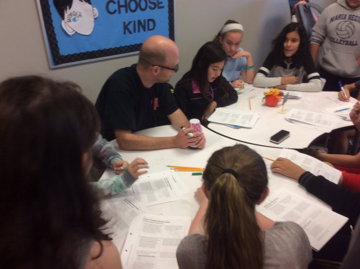 mrskalmath's tweet photo. Co-teaching with my awesome colleague is fun and beneficial to the kids. #mathjedi #WeArePlainedge https://t.co/9YjuTXkeCV