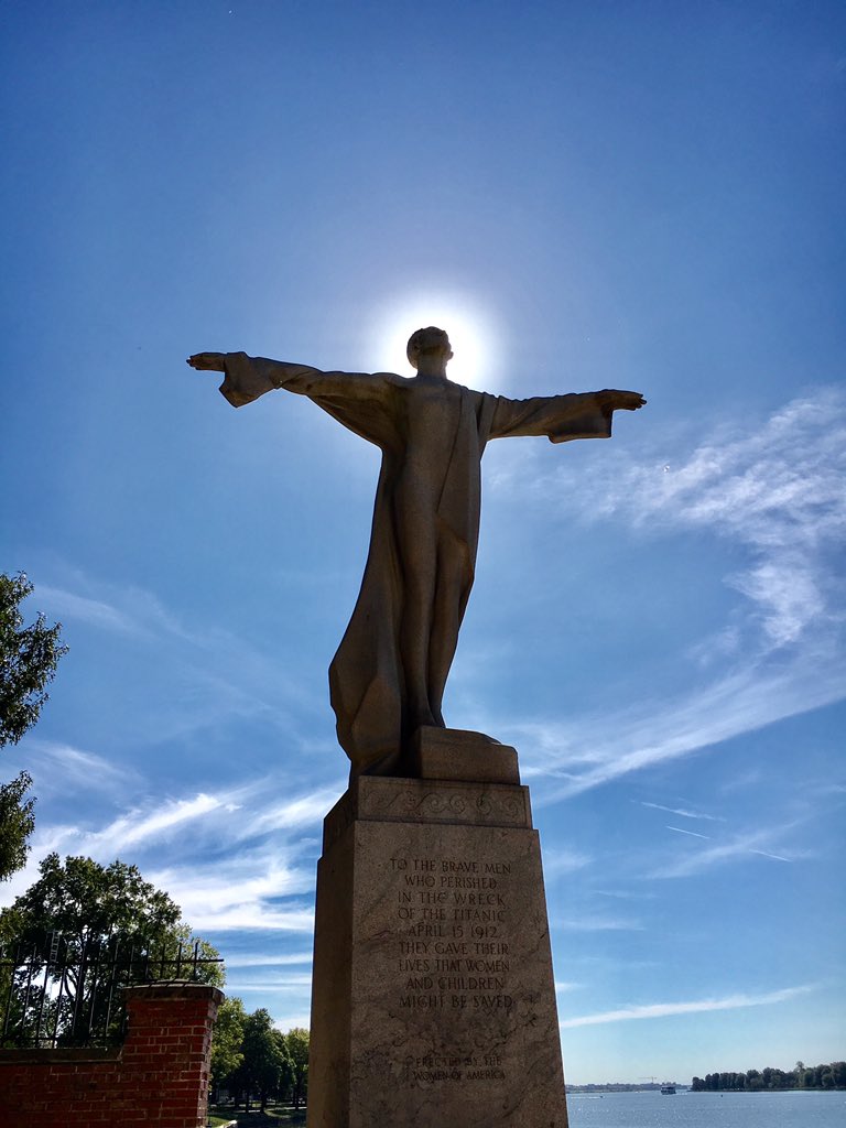 tjfeeley9's tweet image. Titanic Memorial in #dc one of my favorite #forgottenmonuments.used sun for #backlight. Blessed with #blueskies. #monument #nofilterneeded