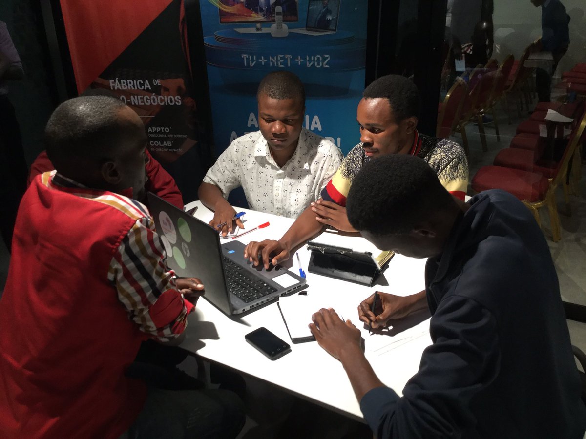 StandardBankMZ's tweet photo. Chegamos a fase de formação de grupos de trabalho #OpenDataton2k17 #SBIncubator #OpenDataton https://t.co/88mswc7clU