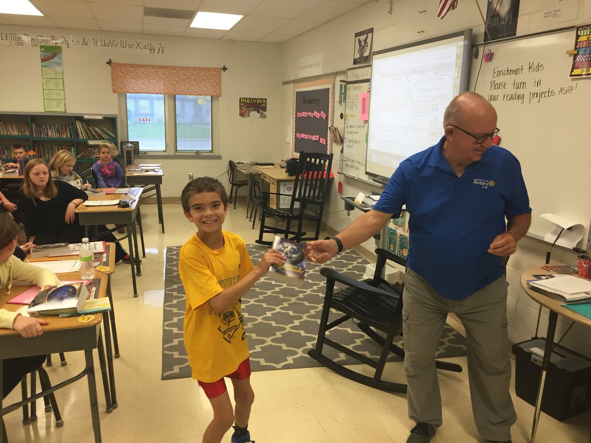 jill_findley's tweet photo. Thanks Knoxville @Rotary for our dictionaries! #fab4f #nstarpride #kcsdpride https://t.co/znFBakWy1N