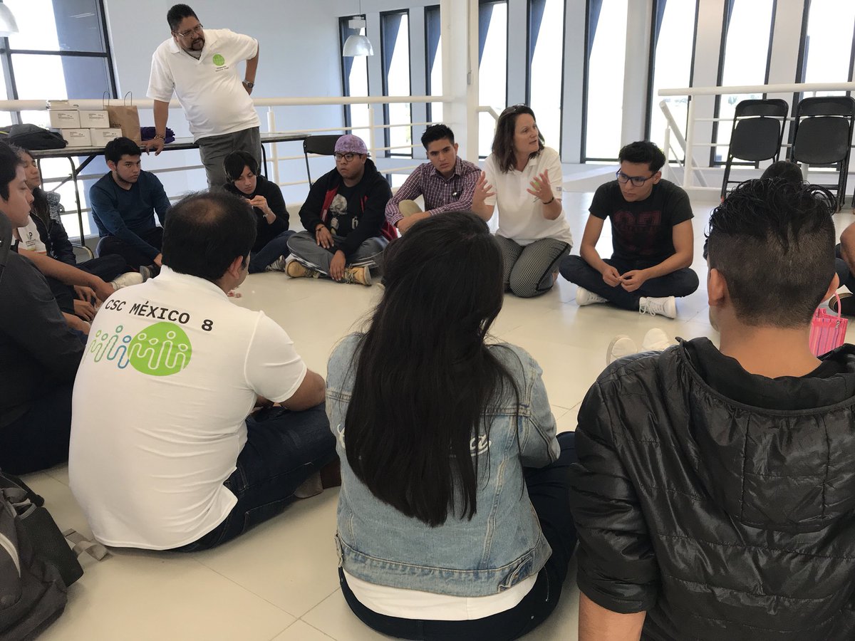 carlossm68's tweet photo. Our @citizenIBM #CSCMex8 @ibm_mx with @PeaceCorps volunteers in action in several workshops in #CommunityService @UP_SRJ #Querétaro https://t.co/dvx1s2rZXN
