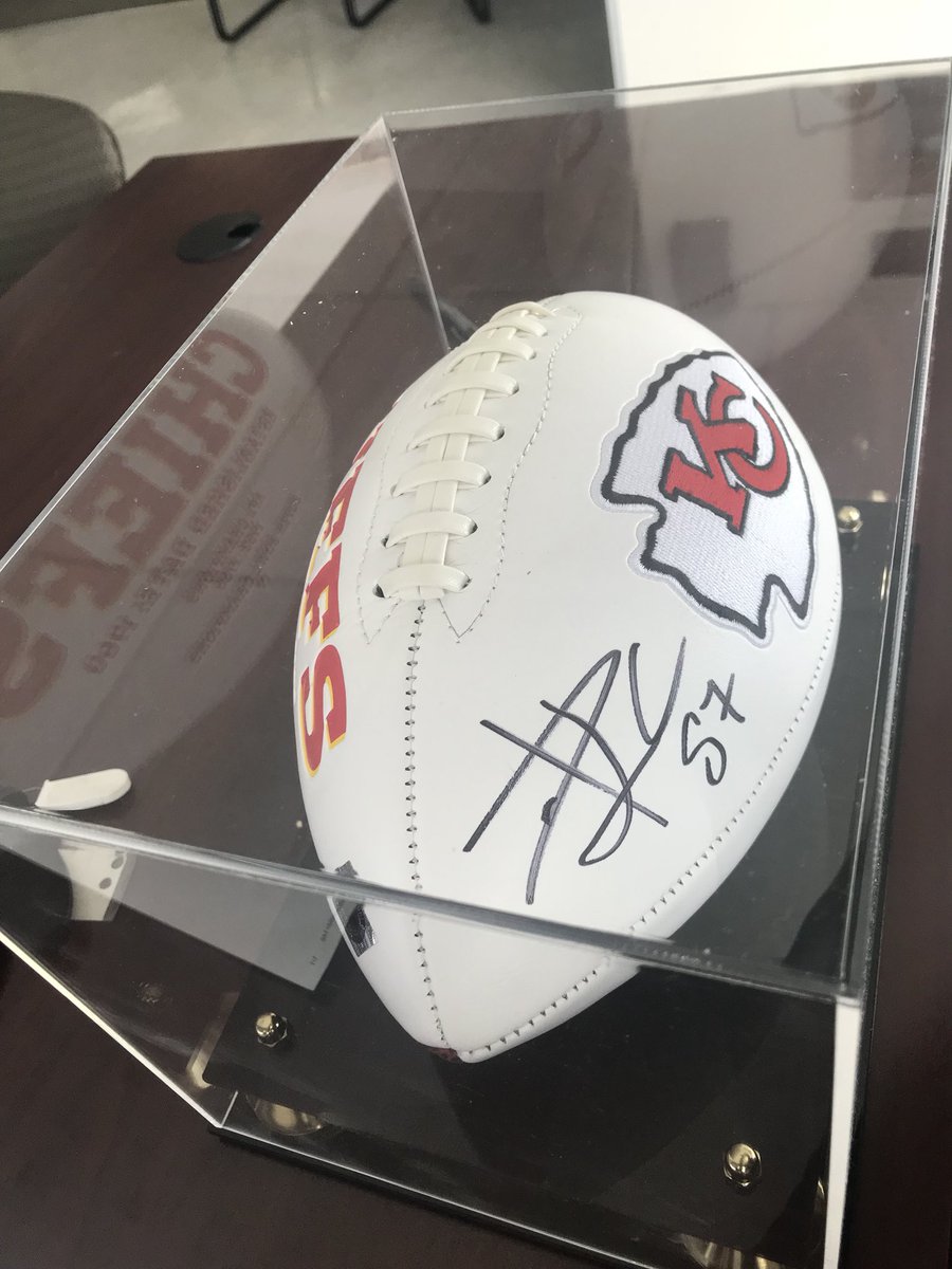 Chuck_Will89's tweet photo. @tkelce my buds got me my favorite players signed ball for my bday! #chiefs but Trav, your 8 looks like a 5 boss! https://t.co/uz3Vj5Y8rS