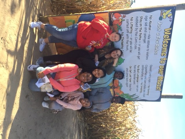 PurePassionP2's tweet photo. Great time last night at our outing!  #Robinettes #CornMaze14Minutes https://t.co/wyYKhUVo24