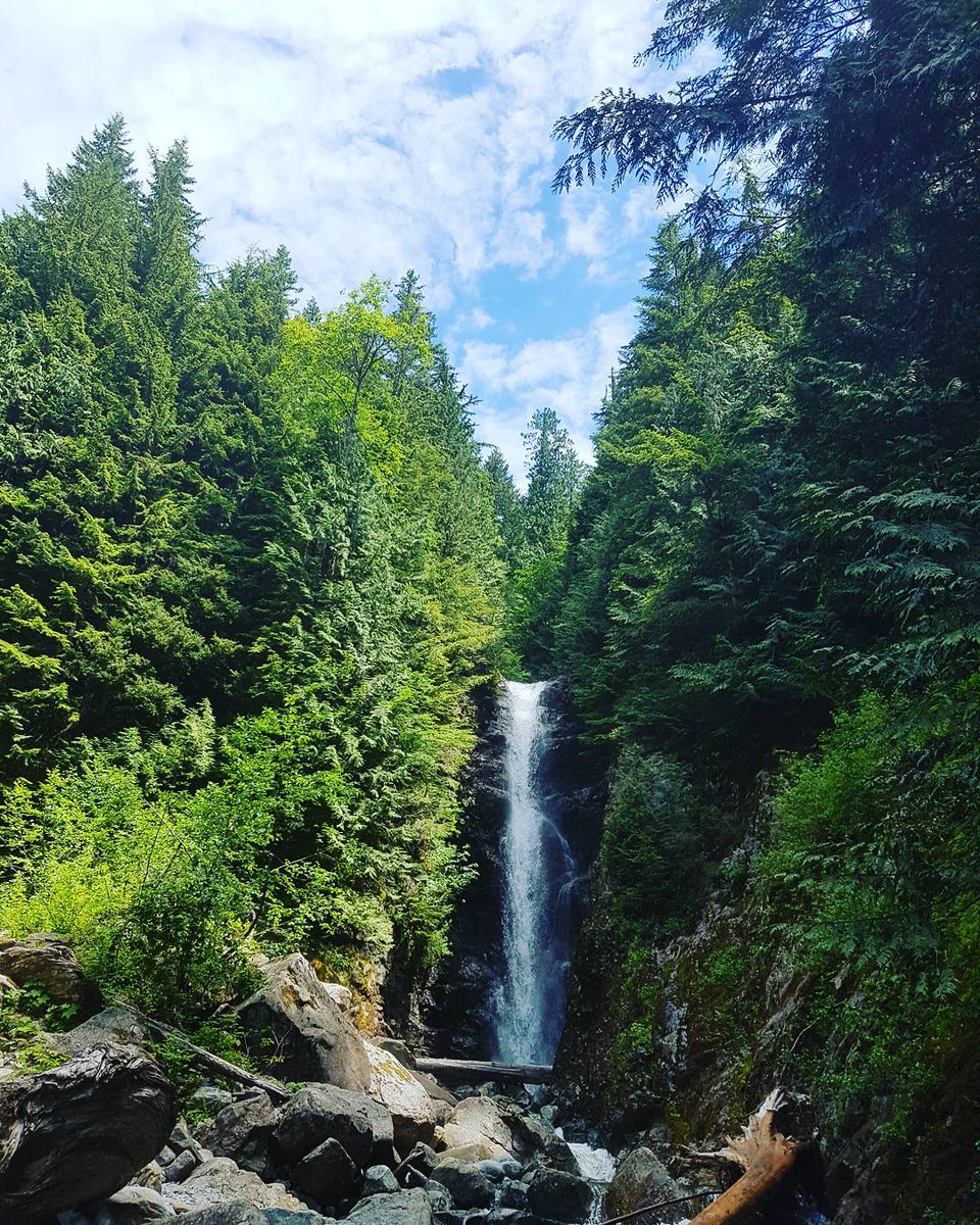 vancouvertrails's tweet photo. Metro Vancouver has reopened the road to Lynn Headwaters Park! Enjoy a hike to Norvan Falls: https://t.co/ctM5B0KEzP 📷: IG claireify87 https://t.co/jQdRODi4Ne
