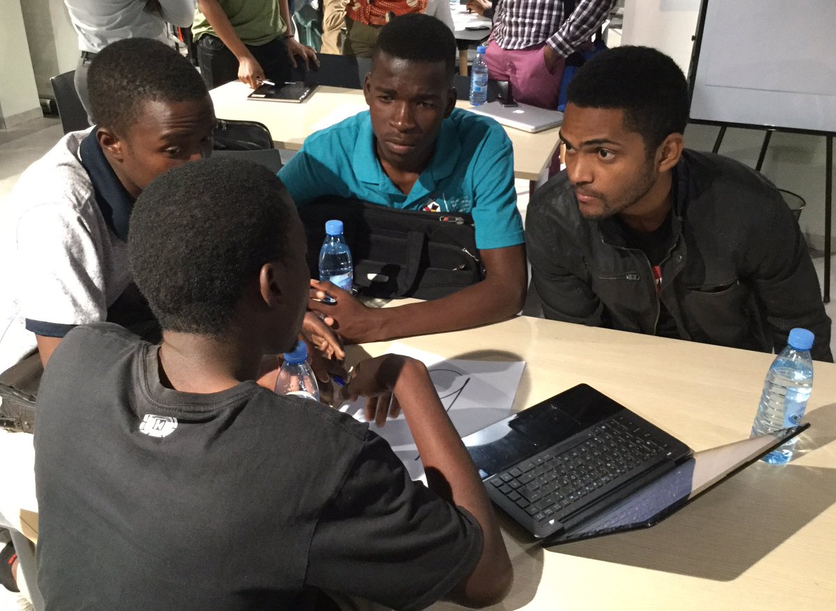 StandardBankMZ's tweet photo. Durante as próximas 34 horas os grupos vão trabalhar com dados abertos para resolução de problemas locais. #OpenDataton2k17 #SBIncubator https://t.co/xKJMhkWPVM