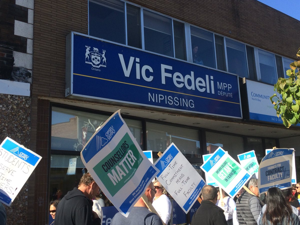 657Faculty's tweet photo. Thanks @nufaoffice for support as we #StandForFaculty at the office of @VicFedeliMPP #CAATFaculty #CanadoreFacultyCares https://t.co/0iUs87PRpM