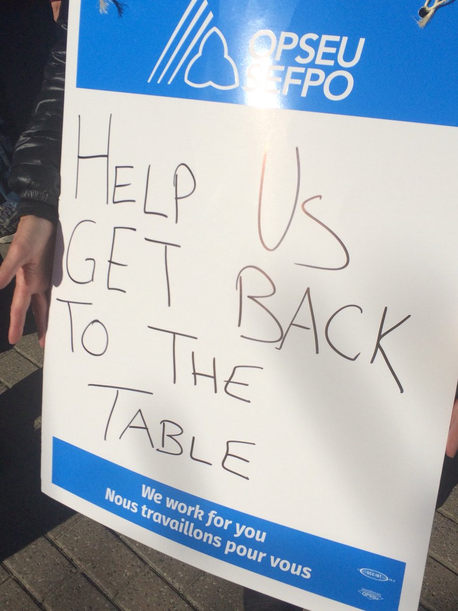 657Faculty's tweet photo. Thanks @nufaoffice for support as we #StandForFaculty at the office of @VicFedeliMPP #CAATFaculty #CanadoreFacultyCares https://t.co/0iUs87PRpM