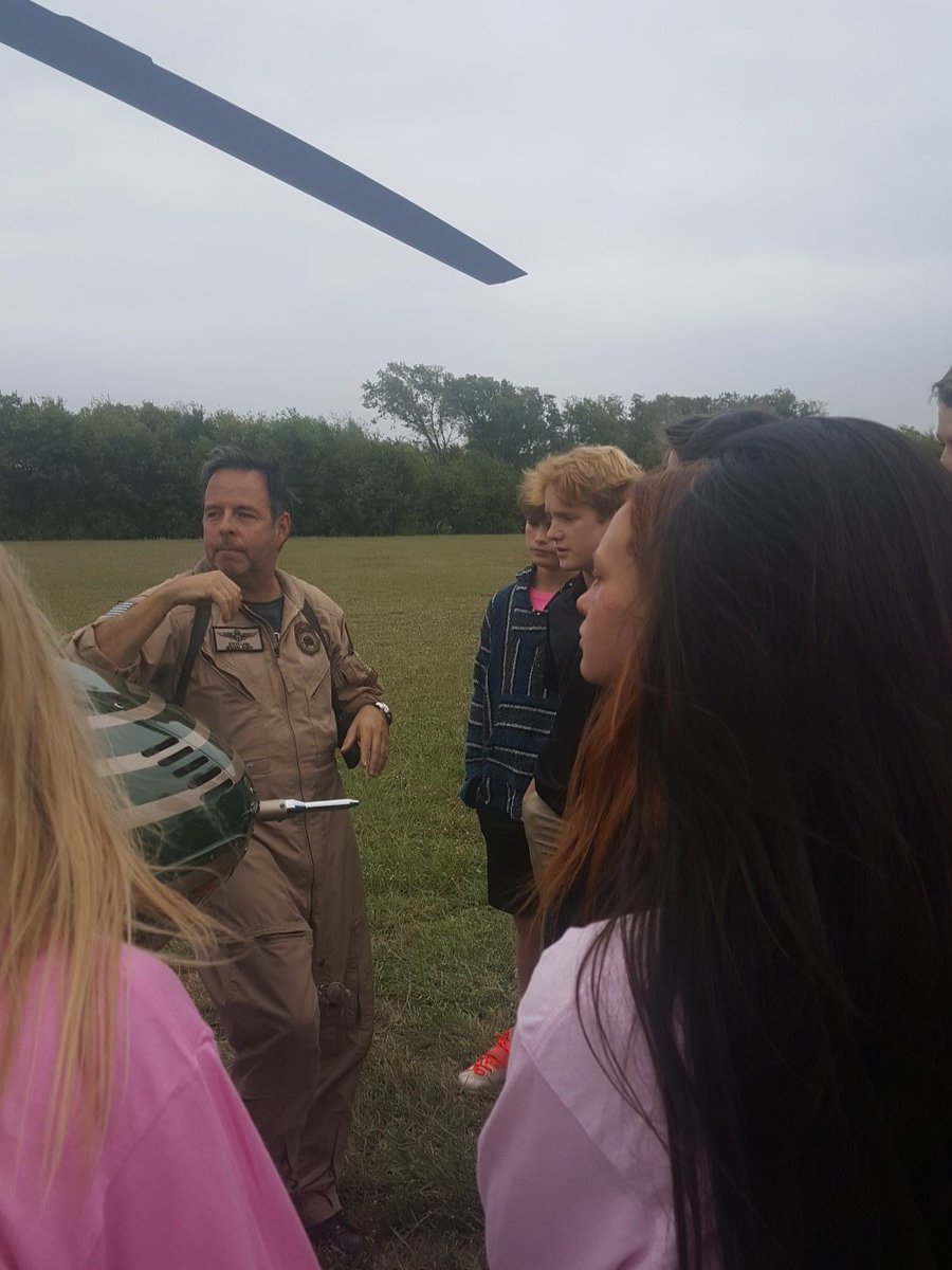 goldiloxeded's tweet photo. Students learn from DEA @GrandviewISD https://t.co/ynmkusuPdj