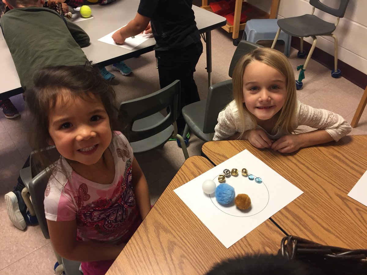 kinders_pwe's tweet photo. Sorting out objects by attributes!! #pmkinder #aisforattributes #attributesdescribethings https://t.co/g8YS4q4vmZ