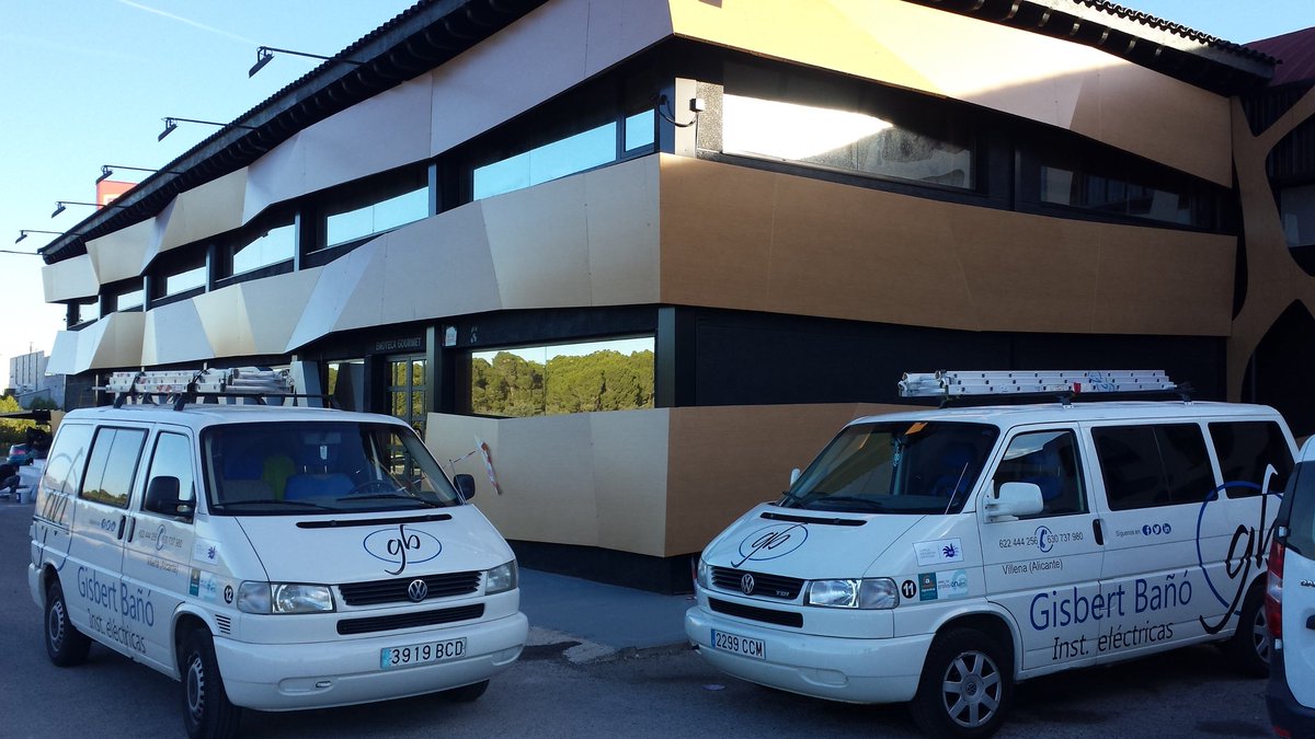 GisbertBanoElec's tweet photo. Estamos que inaugumos! #bocopa #aniversario #arqdeco #vino #iluminacion #fachada #eléctricidad #equipoarqdeco https://t.co/FaL7qhd9t4
