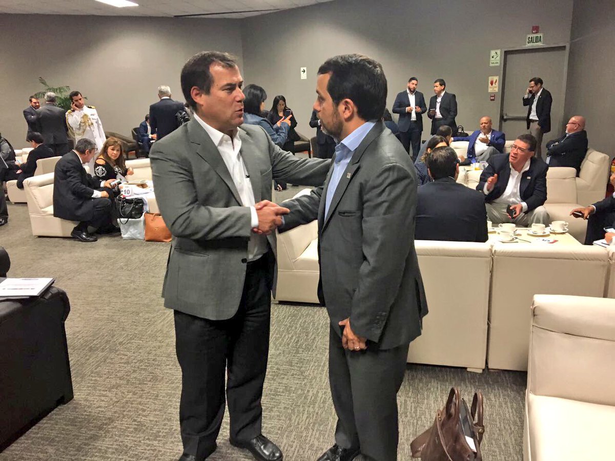 PaulGranda's tweet photo. Fructífera reunión de trabajo con el ministro de Transporte de Perú @bgiuffra donde tratamos temas de conectividad
#BinacionalPerúEcuador https://t.co/wwIlE2tRIn