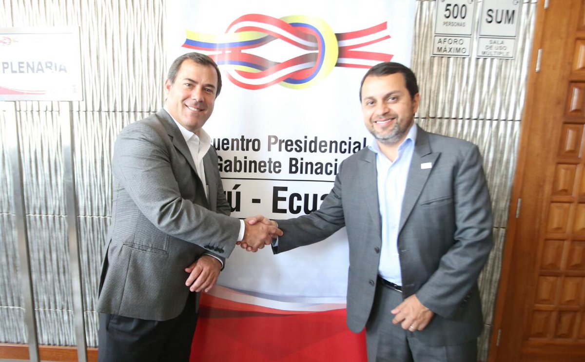 PaulGranda's tweet photo. Fructífera reunión de trabajo con el ministro de Transporte de Perú @bgiuffra donde tratamos temas de conectividad
#BinacionalPerúEcuador https://t.co/wwIlE2tRIn