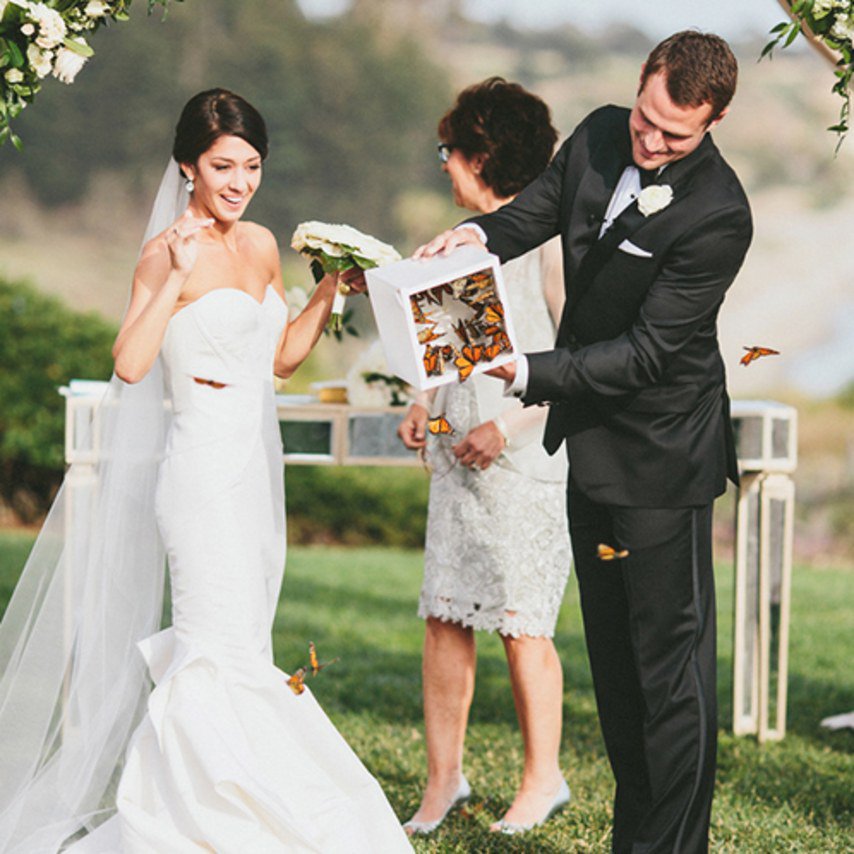 SavviFormalWear's tweet photo. Real Brides loved these splurges... https://t.co/HozODJm2q3 https://t.co/FjzUqNWCDd #bride #wedding #splurge #budget https://t.co/N8X7IJyBrz