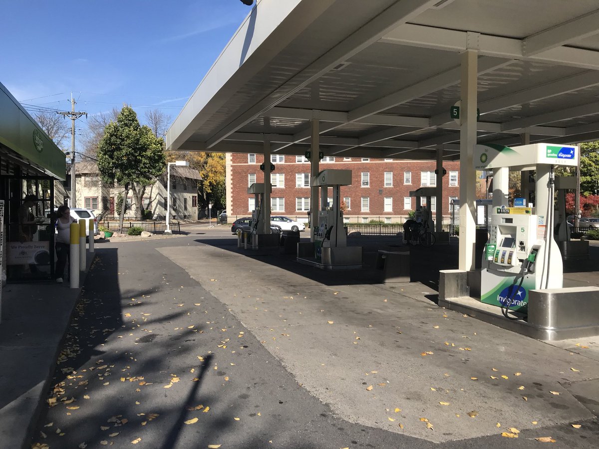 oldmancronier's tweet photo. When Kalyn and I first married, we bought gas at this station and it was over 4$ a gallon. https://t.co/OoHBNJr0V0