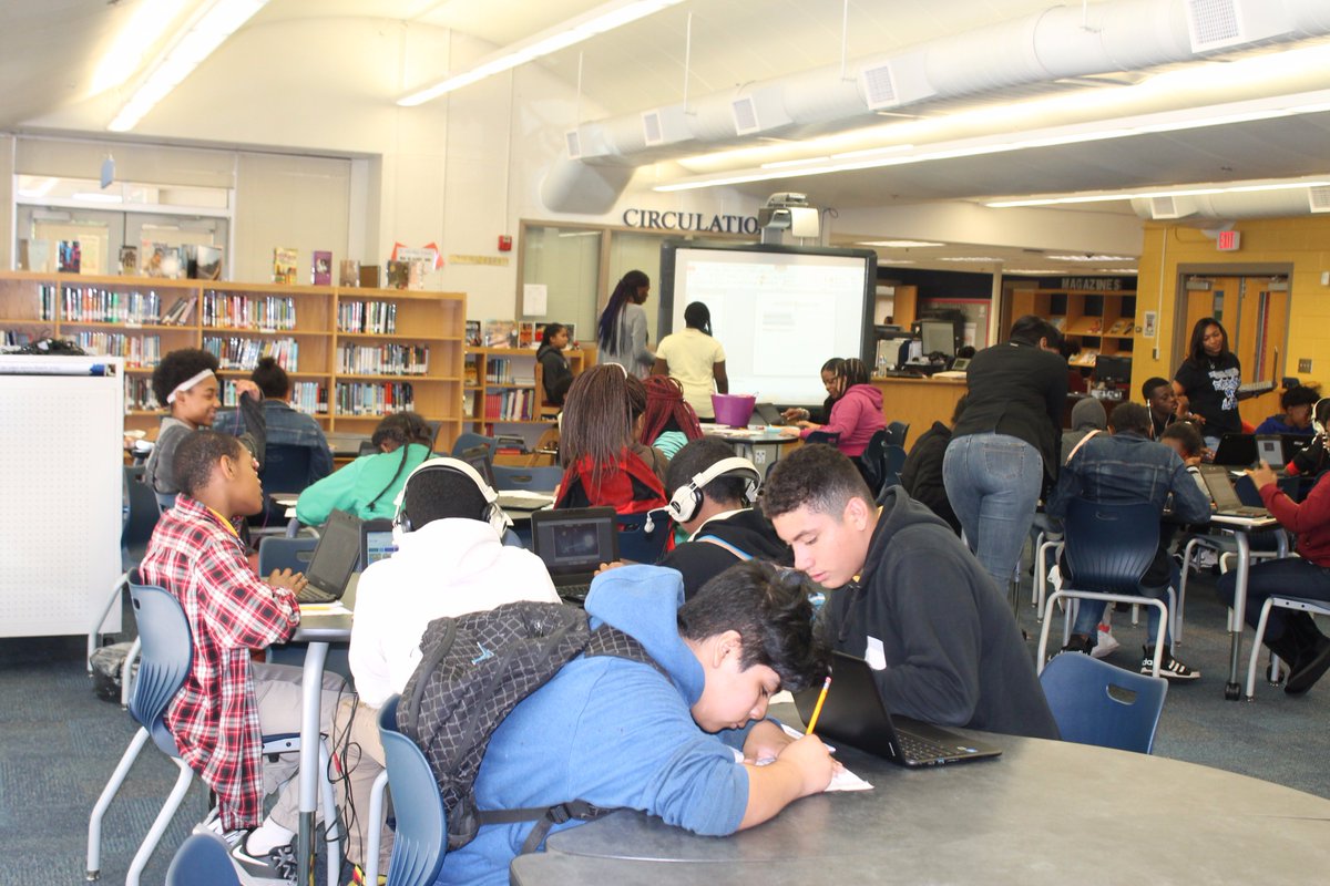 APSHarperArcher's tweet photo. Students engaged in digital literacy💻 and Social Studies🌎 with @softchoicecares @willwilson2020 #APSLIT @Mstewart_2u @Lewis_janean #HAMSLIT https://t.co/plUrVPvCJC