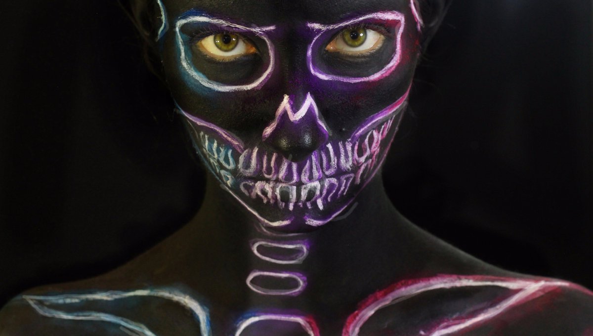 KosmicKristen's tweet photo. Neon Skull Makeup Tutorial https://t.co/LNiCPllo2j #skeleton #neonskull #neonskeleton #makeup #Halloween #tutorial https://t.co/vbwuSYYWBb
