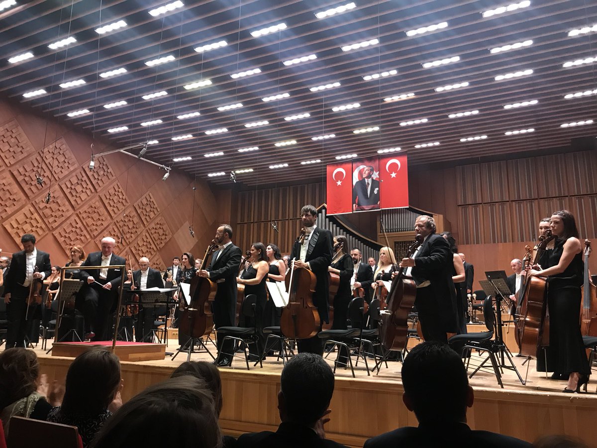 UN_Turkiye's tweet photo. Cumhurbaşkanlığı Senfoni Orkestrası Birleşmiş Milletler'in 72. kuruluş yıl dönümüne adadığı ikinci konserini bu akşam veriyor. #UNDayConcert https://t.co/lgKg0a4LN5