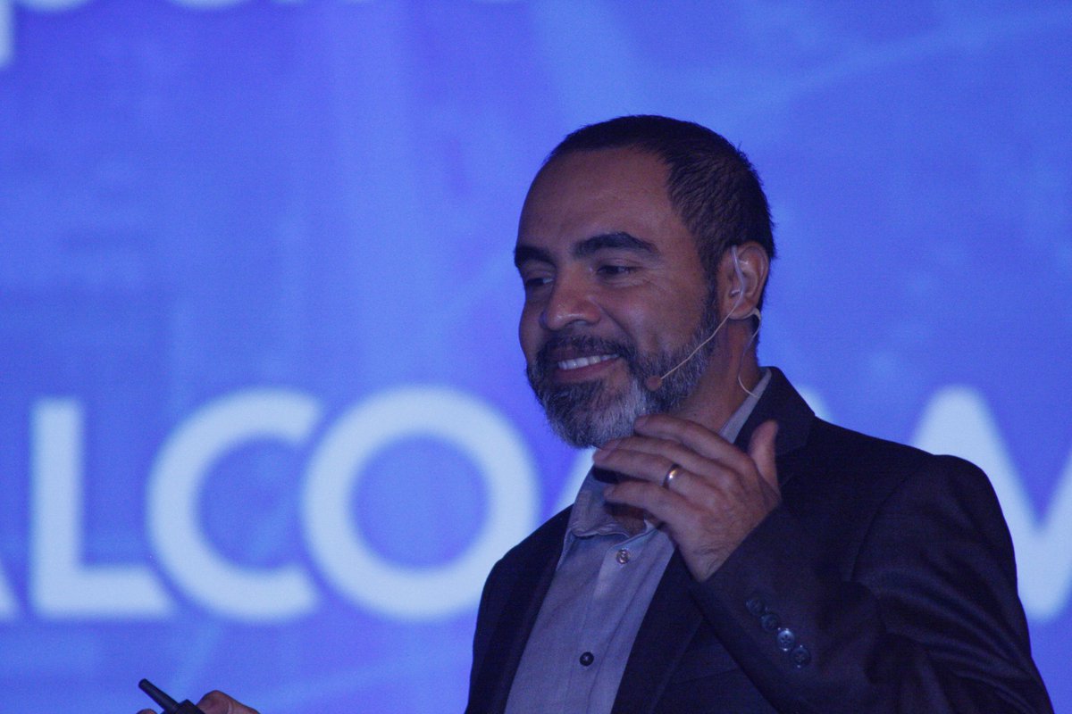 TelcelEmpresas's tweet photo. En el futuro tu preocupación no será cargar tu celular sino cargar tu auto. @richie_anaya, @Qualcomm #FSTelcel https://t.co/AlnB23dMd5 https://t.co/1bUIkg13vZ