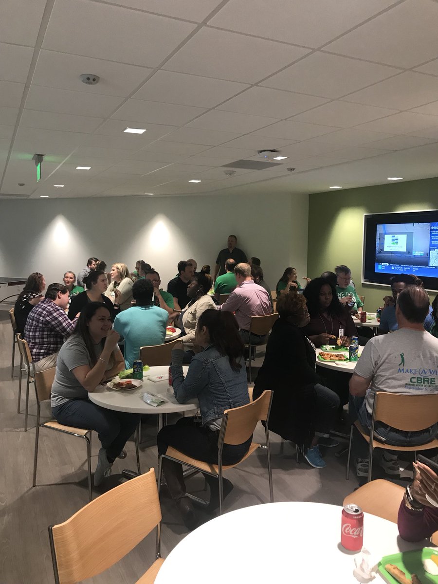 squiriconi's tweet photo. @CBREMemphisCOE having lunch before our office outing #lichterman #WeDoGreatStuff https://t.co/vdzRRLGiEe