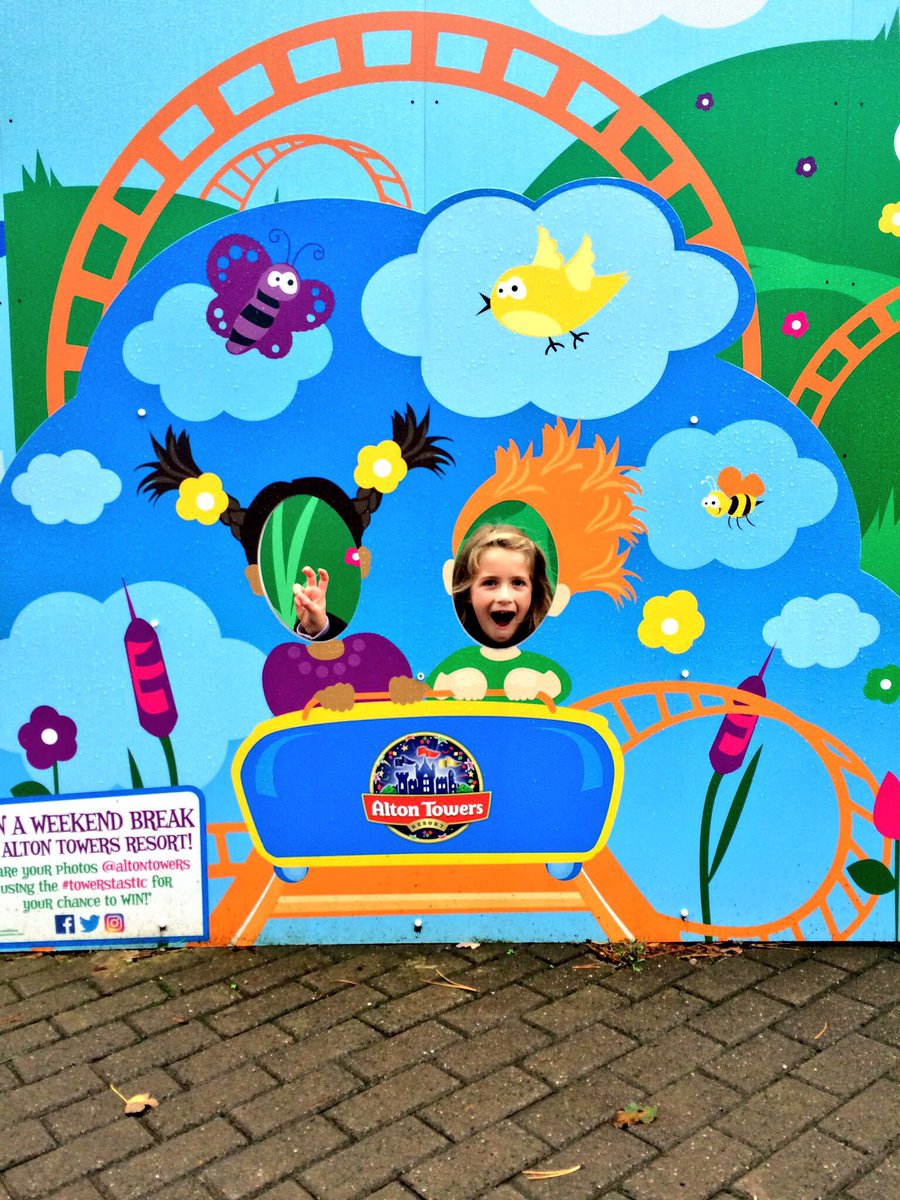 AmyWafflez's tweet photo. @altontowers #Towerstastic my daughter decided to try and win us a break while her Dad and brother braved Rita! https://t.co/3Rit04B4wv