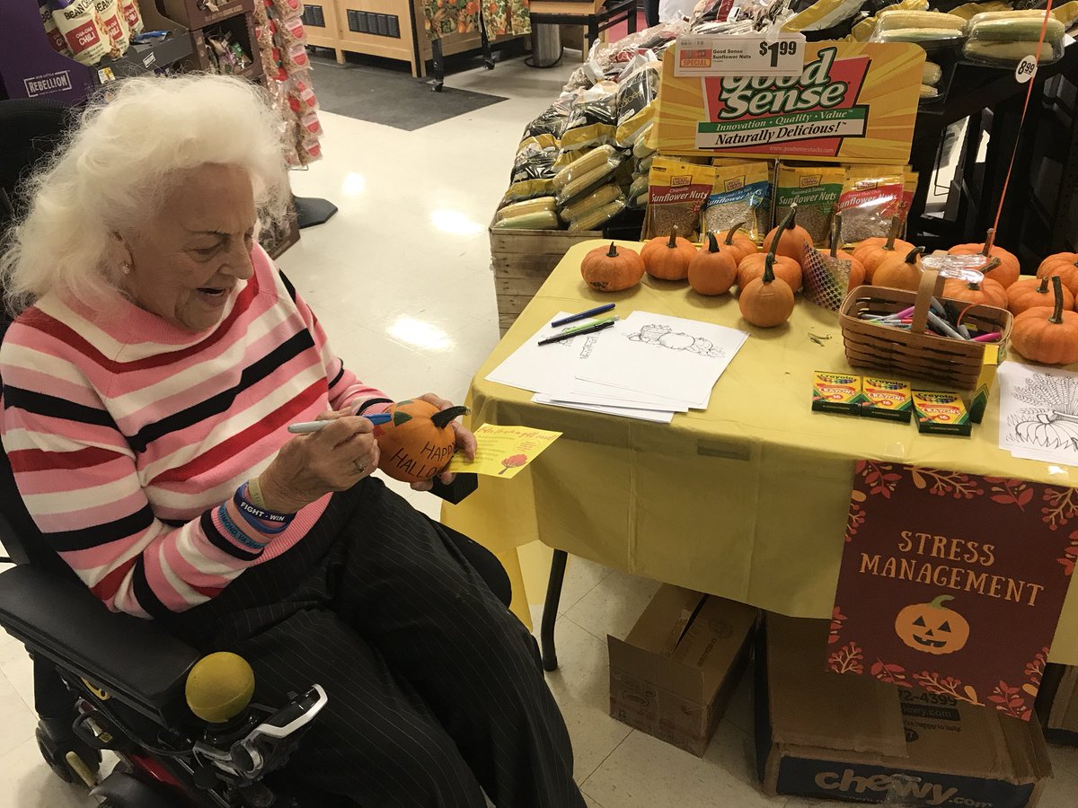 nicole_pezzino's tweet photo. Coloring pumpkins for some stress management tips βΊοΈ #FallIntoHealthyHabits @wilkespharm https://t.co/k5N376h3lI