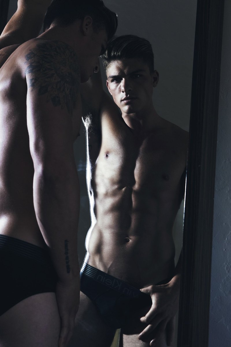 ❛Mirror mirror on the wall,
          who's the fairest of them all?❜