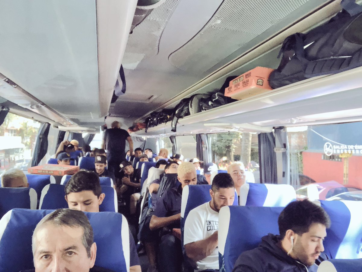 kytos29's tweet photo. @pumascufba 🚌camino a Guadalajara..!! #Pumasteam UM🏈👊🏾 https://t.co/nw4YCSTvHU