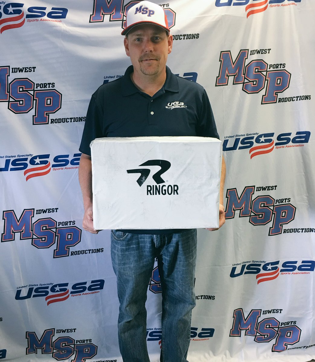ATLFASTPITCH's tweet photo. Thanks @Ringor our favorite director is now sporting 2 new pairs of turfs!! @PlayMSP @usaeliteselect #MSPFallShowcase https://t.co/2fxpNQk5rh